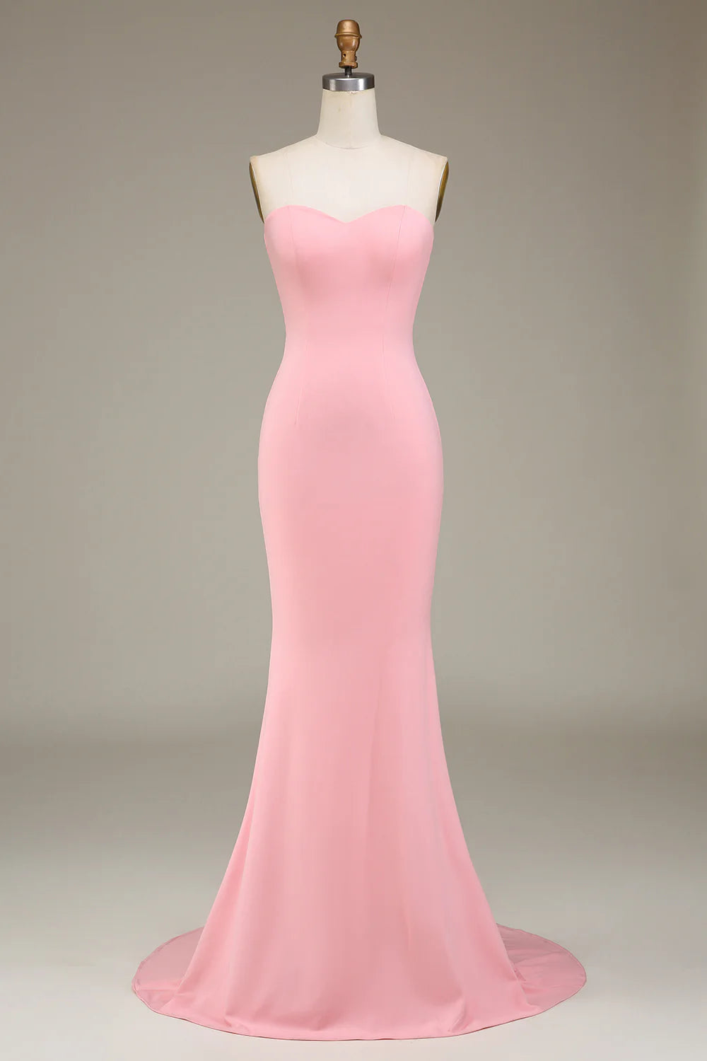 Vestido largo de dama de honor de satén con escote corazón y corte sirena